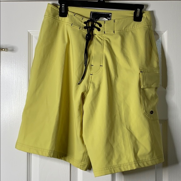 Men’s Oakley Bermuda Board Shorts - Picture 1 of 8